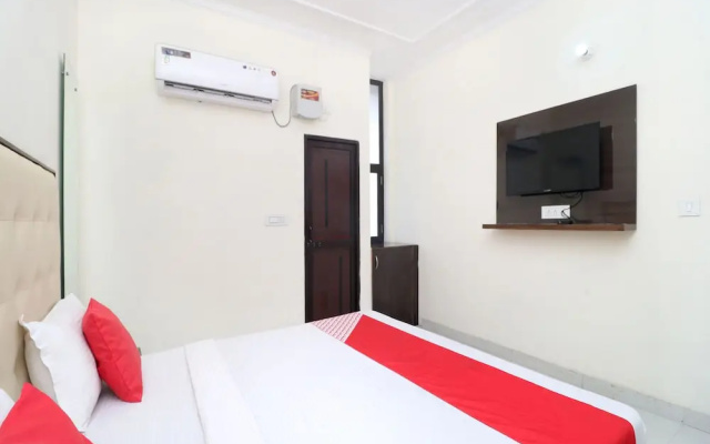 OYO 16694 Hotel Kb Square