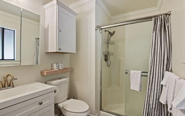 Incline Bliss Dreamy Pet Friendly Escape