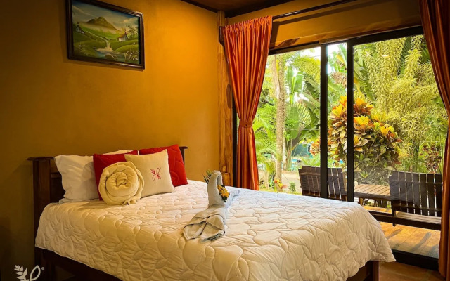 Hotel Heliconias Nature Inn & Hot Springs