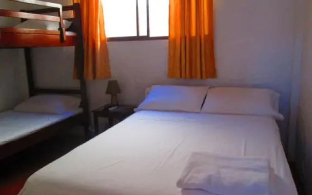 Big Ralph's Hostal & Restaurant
