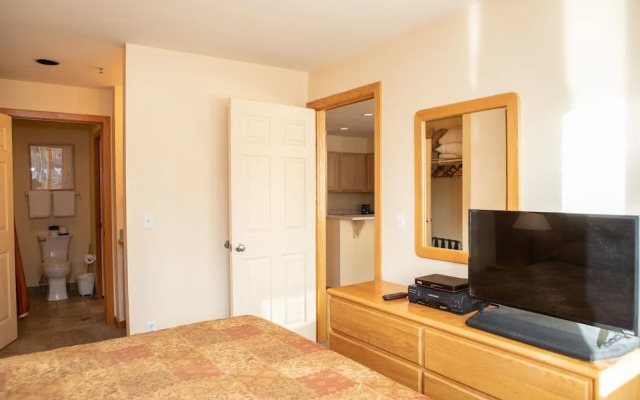 1538 Lakeshore 1 Bedroom Condo by RedAwning