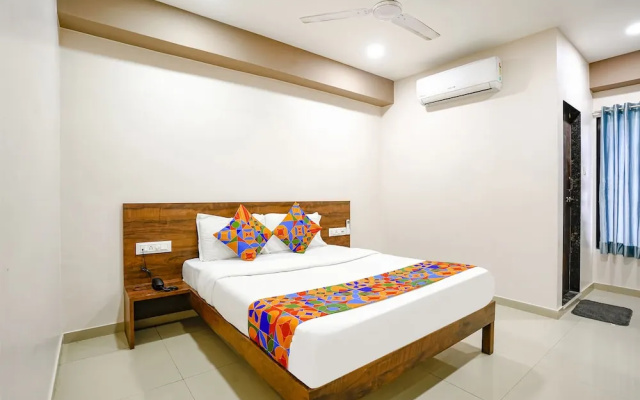 Fabhotel Royal Paradise
