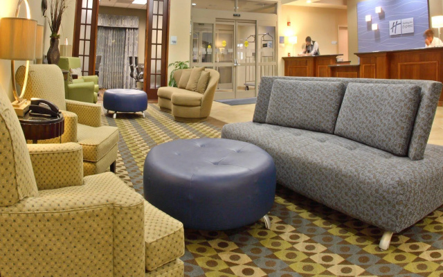 Holiday Inn Express Inn & Suites Searcy by IHG