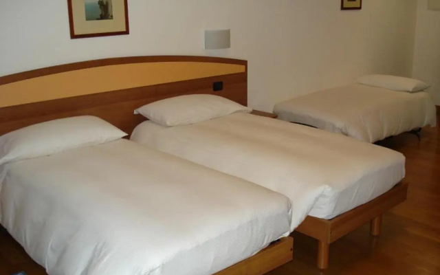 Hotel Lario