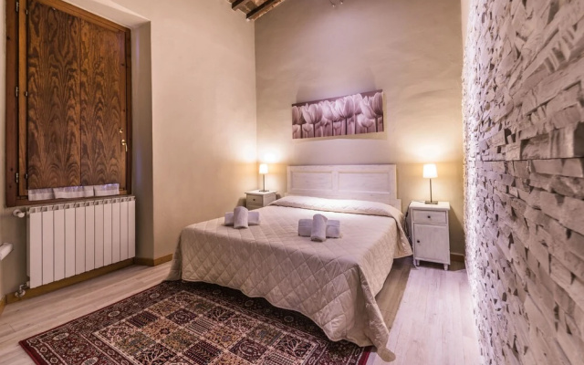 A Few Steps to The Duomo Enchanting 2BD Apt