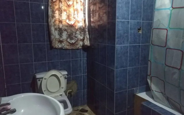 Room in House - The Village Apartments, Gbagada