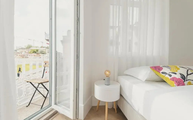 Vibrant Porto Apartments - Heroismo's Metro