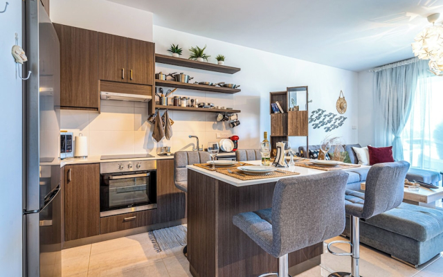 Lemon Tree 1-BR Apt & Pool in Livadia