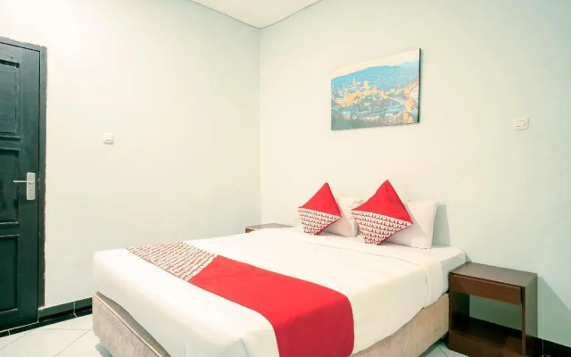 Hotel O Makassar near Mall Panakukkang formerly Sayang Home Stay