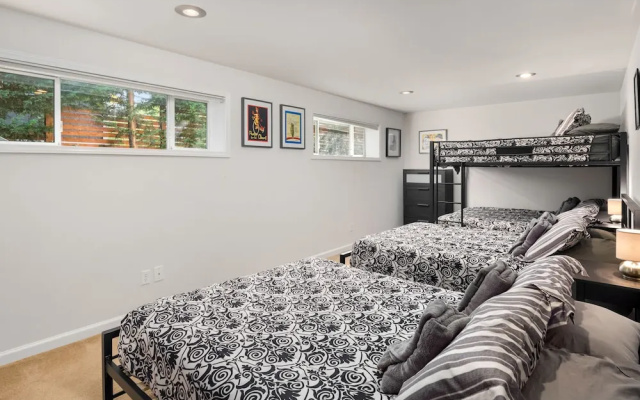 Seattle Vacation Home: The Big Top