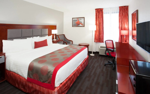 Ramada Plaza by Wyndham Chicago North Shore