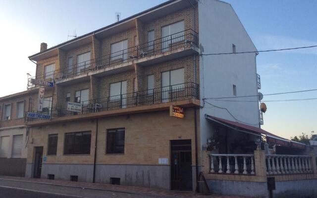 Отель Hostal Juli Испания, Каррисо - отзывы, цены и фото номеров - забронировать отель Hostal Juli онлайн вид на фасад
