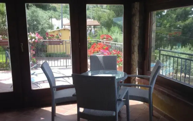 Villa Panoramica con Piscina