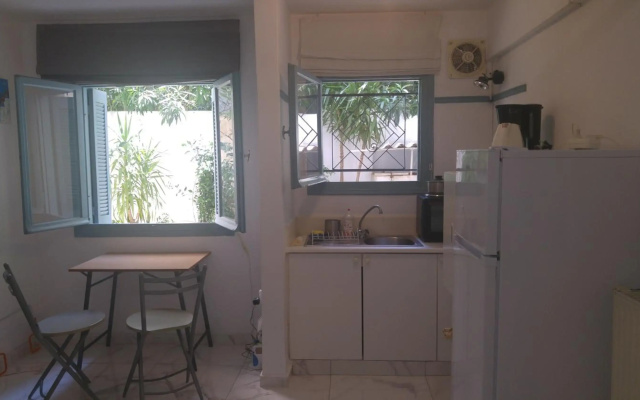 Renovated Studio with garden in heart of Athens