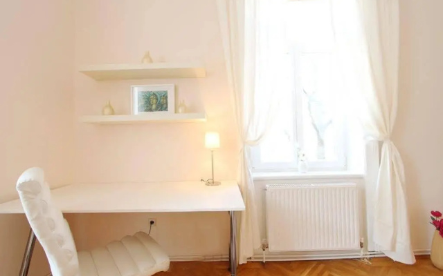 Apartment Traditional Living