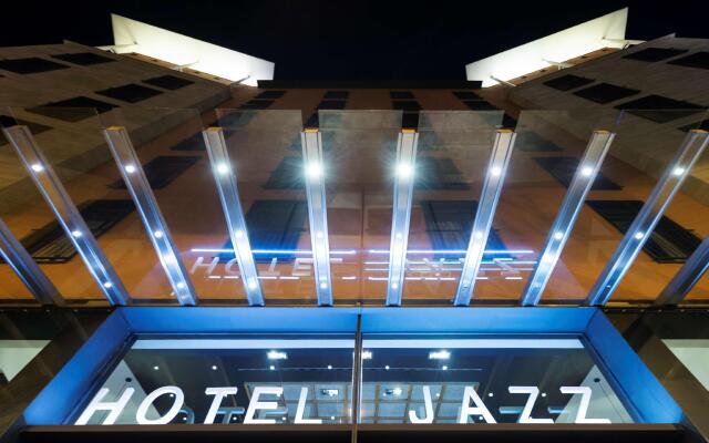 Hotel Jazz вид на фасад