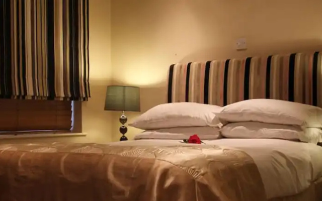 Thameside Hotel