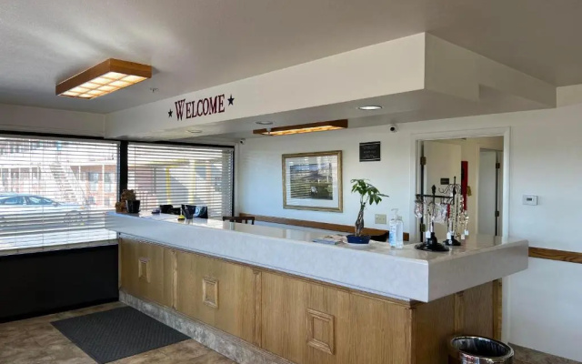 Days Inn by Wyndham Lake Point