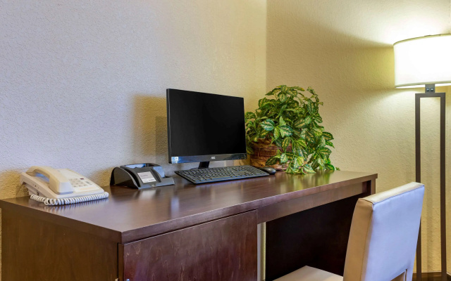 Comfort Inn & Suites Pittsburg KS