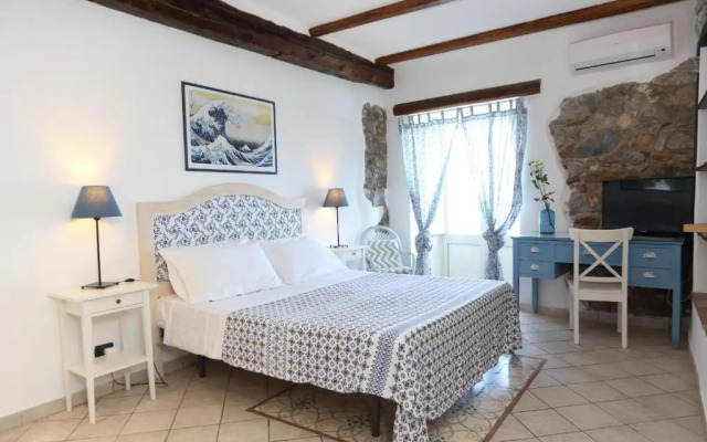 SELF Apartments - Coastal Suite and Central Balcony