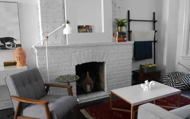 Stunning Two Level Home 3 Bedrooms