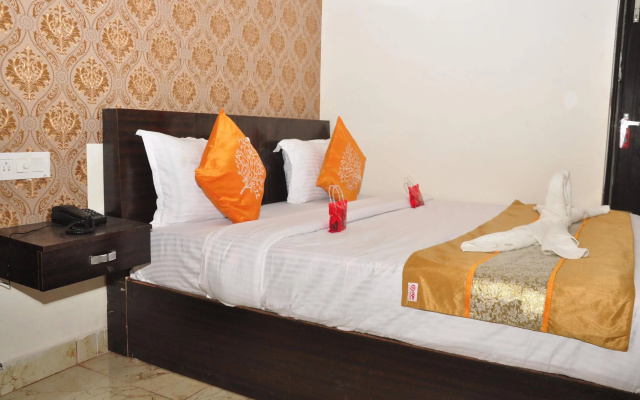 OYO 8766 Hotel Ds Regency