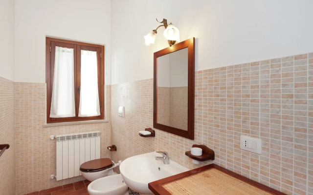 Quaint Farmhouse in Gubbio With Swimming Pool
