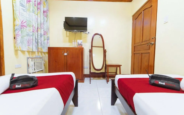RedDoorz near Golden Sarok Shrine