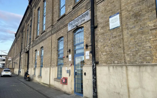 Luxury Loft Style 2 Bed Apartment Next to Excel/o2