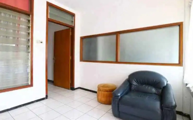 Oyo 90481 Vanda Guest House Batu