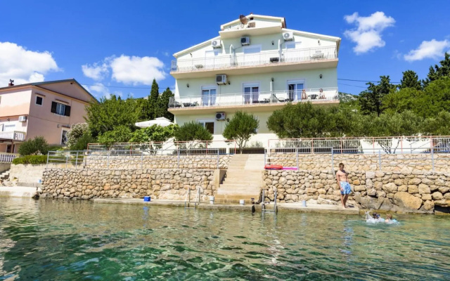 Domagoj - on the beach - A1 crveni(2+2)