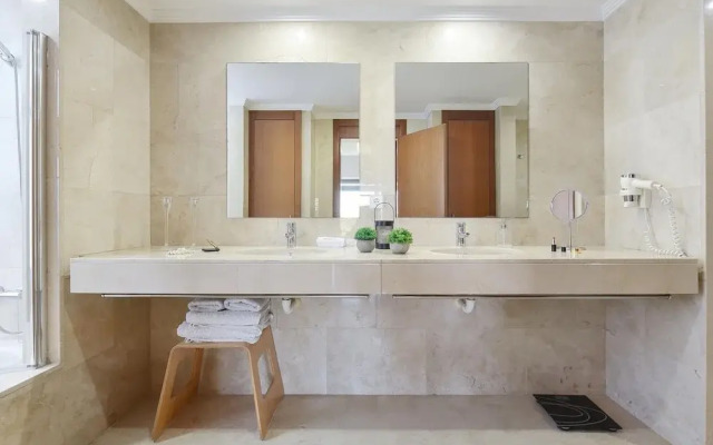 Villa With Private Pool in the Golf Resort