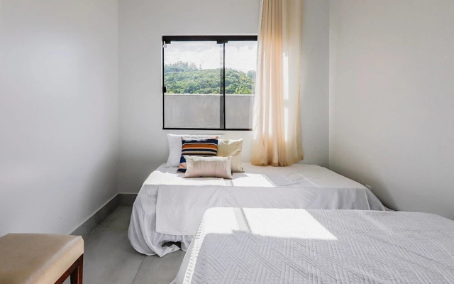 Casa Moderna em Condomínio de Canasvierias