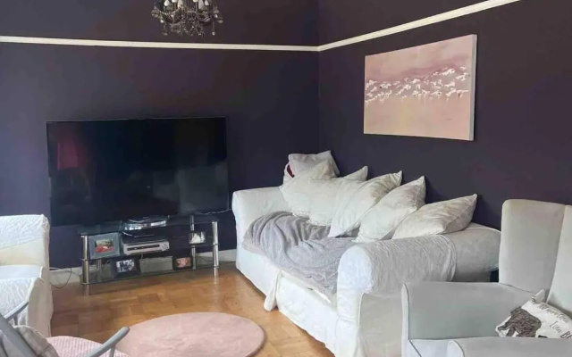 Pet Friendly, Unique 4-bed Bungalow in Porthcawl