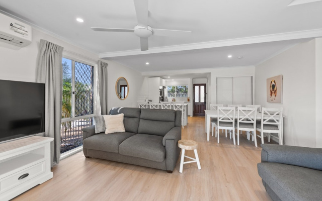 Family Friendly 2 Bed Flat With Balcony