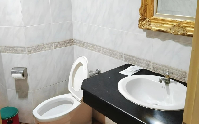 13 Coins Hotel Bang Yai