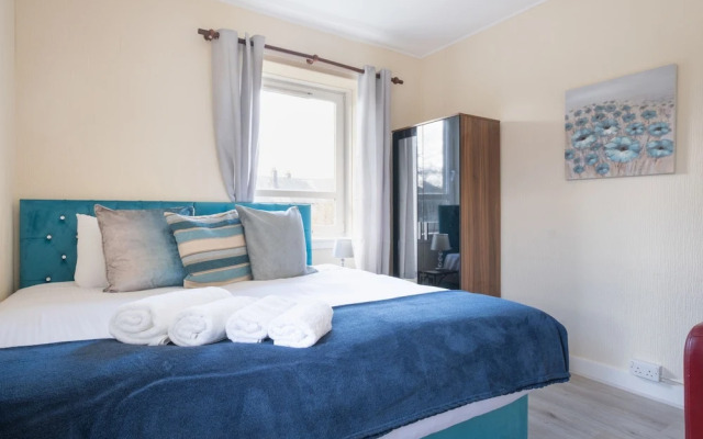 Novelty Suites - Powis Circle