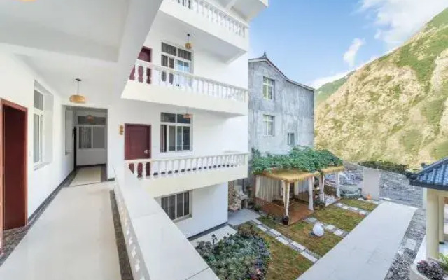 Jiuzaigou Huayujian Homestay