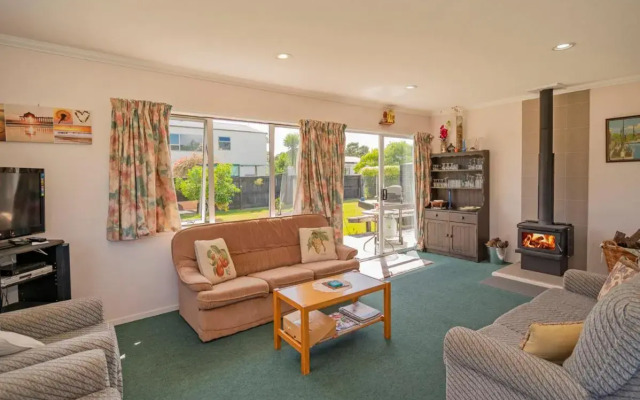 Silver Sands - Cooks Beach Holiday Home