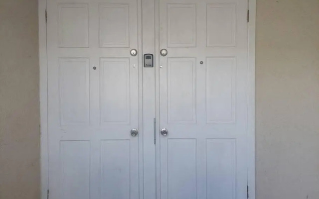 Cozy 1 bed Apt 2B in Rockley.