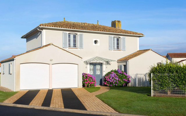 Spacious villa with private swimming pool near a golf course