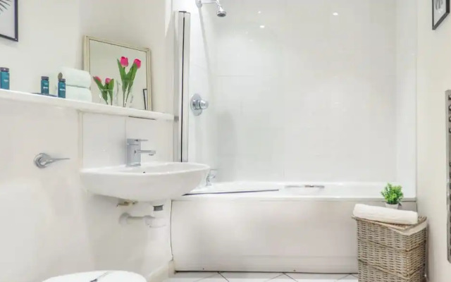 Tudors Esuites Skyline City Apartment