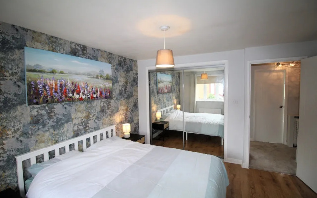 3 Bed Detached - 3 Bathrooms - Parking - Quiet