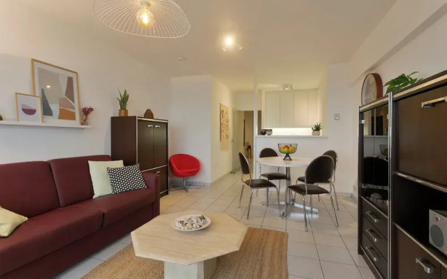 Apartment With Terrace for 5 People