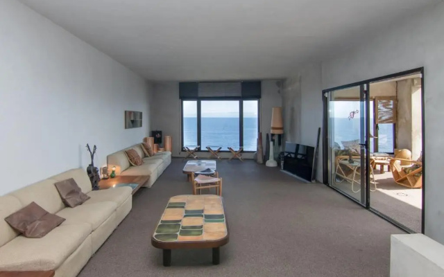 Exclusive Design Villa : 1080 m2, oceanfront, 2 swimming pools.