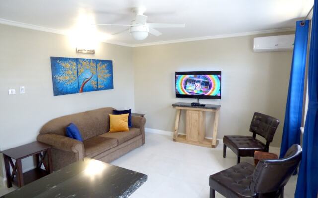 Отель Beach One Bedroom Suite C15 комната для гостей