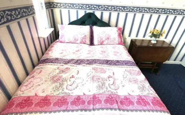 Lovely 3-bed House in Coventry Airbnb Property