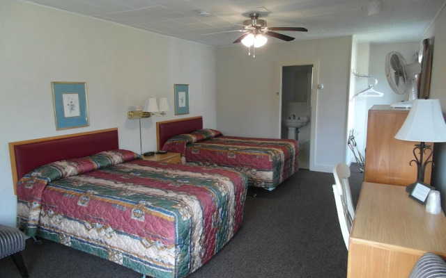 The Lionstone Inn Motel and Cottages