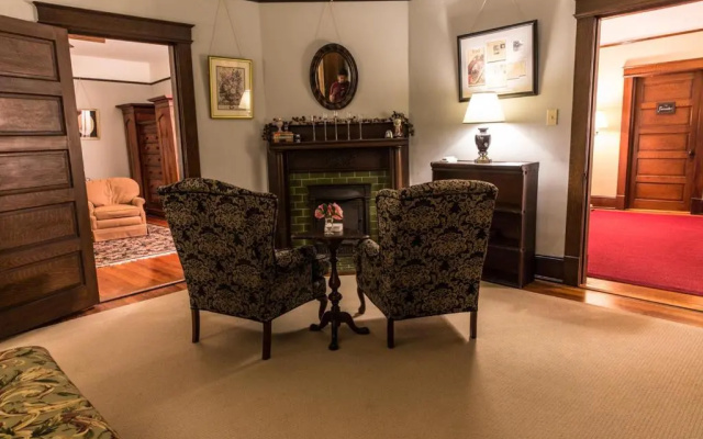 Double Oaks Bed and Breakfast