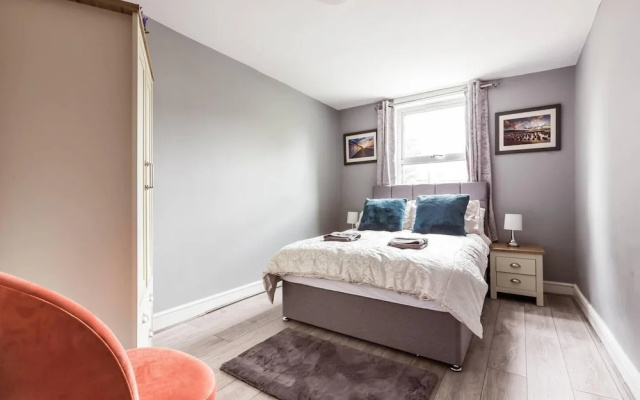 North Central London House/ Sleeps8/garden/wifi